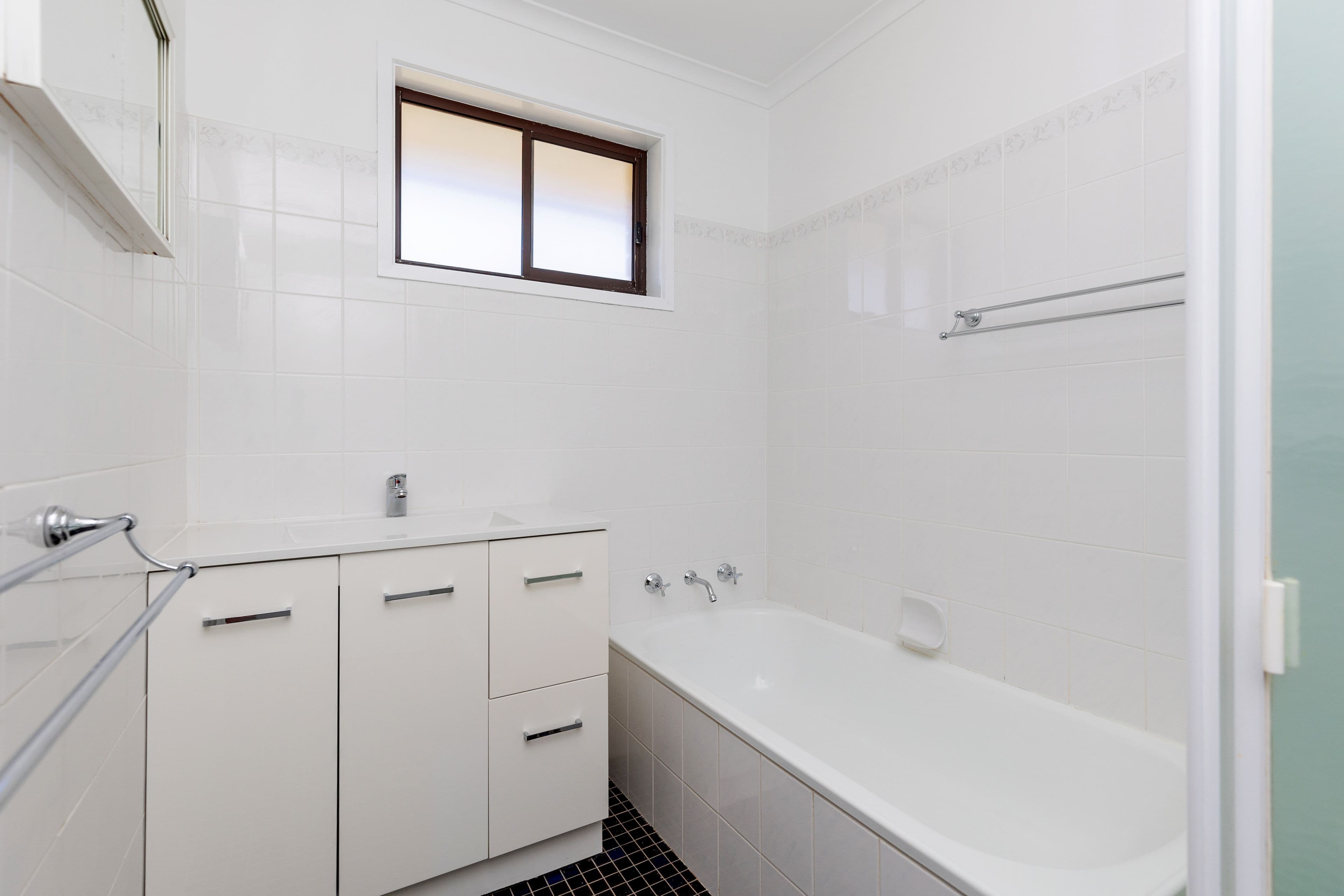 60 Elizabeth Avenue, FOREST HILL NSW 2651, Forest Hill - Thumbnail 8