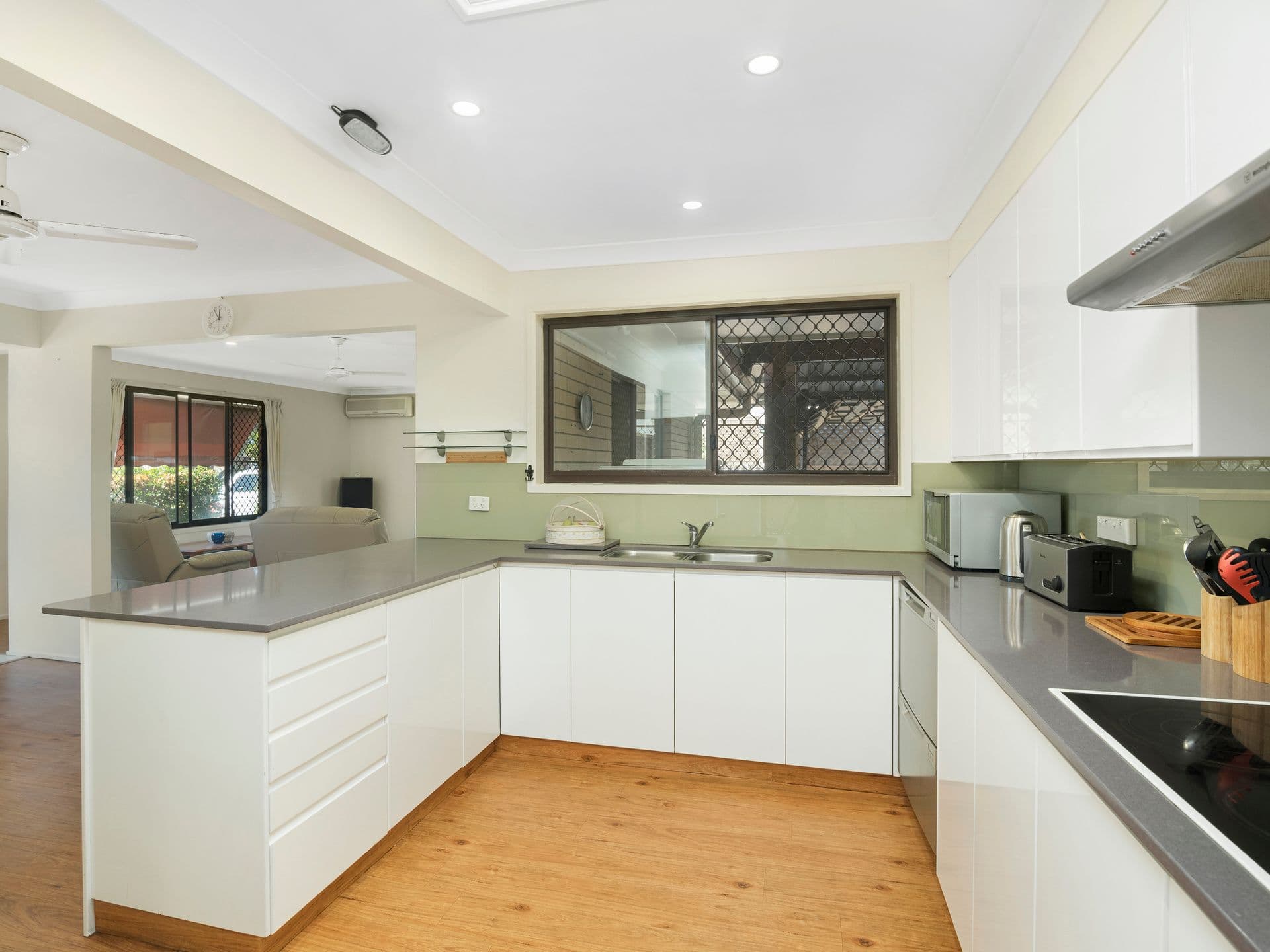 5 Linum Street, Palm Beach QLD 4221, Palm Beach - Thumbnail 2