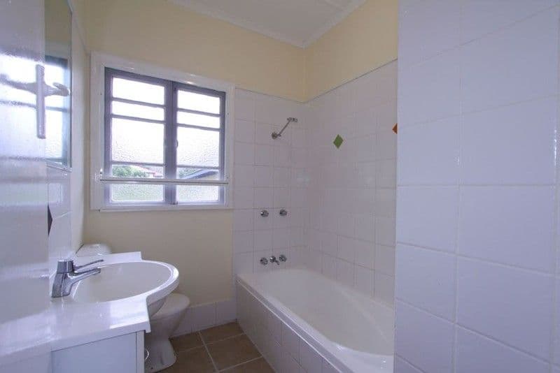 5 Dunkirk Street, SVENSSON HEIGHTS QLD 4670, Svensson Heights - Thumbnail 6