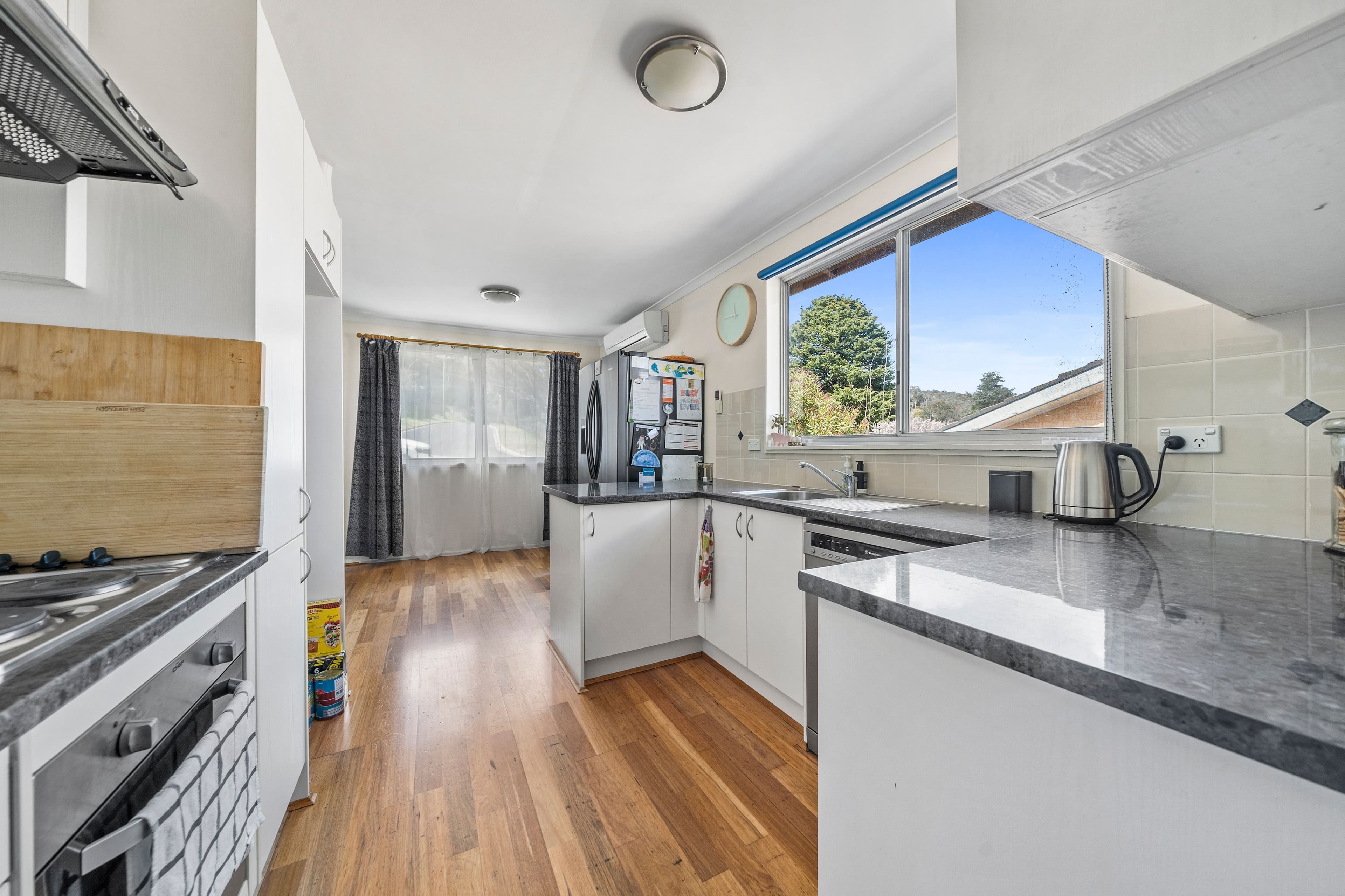 27a & 27b Elizabeth Cresent, Queanbeyan East NSW 2620, Queanbeyan East - Thumbnail 6