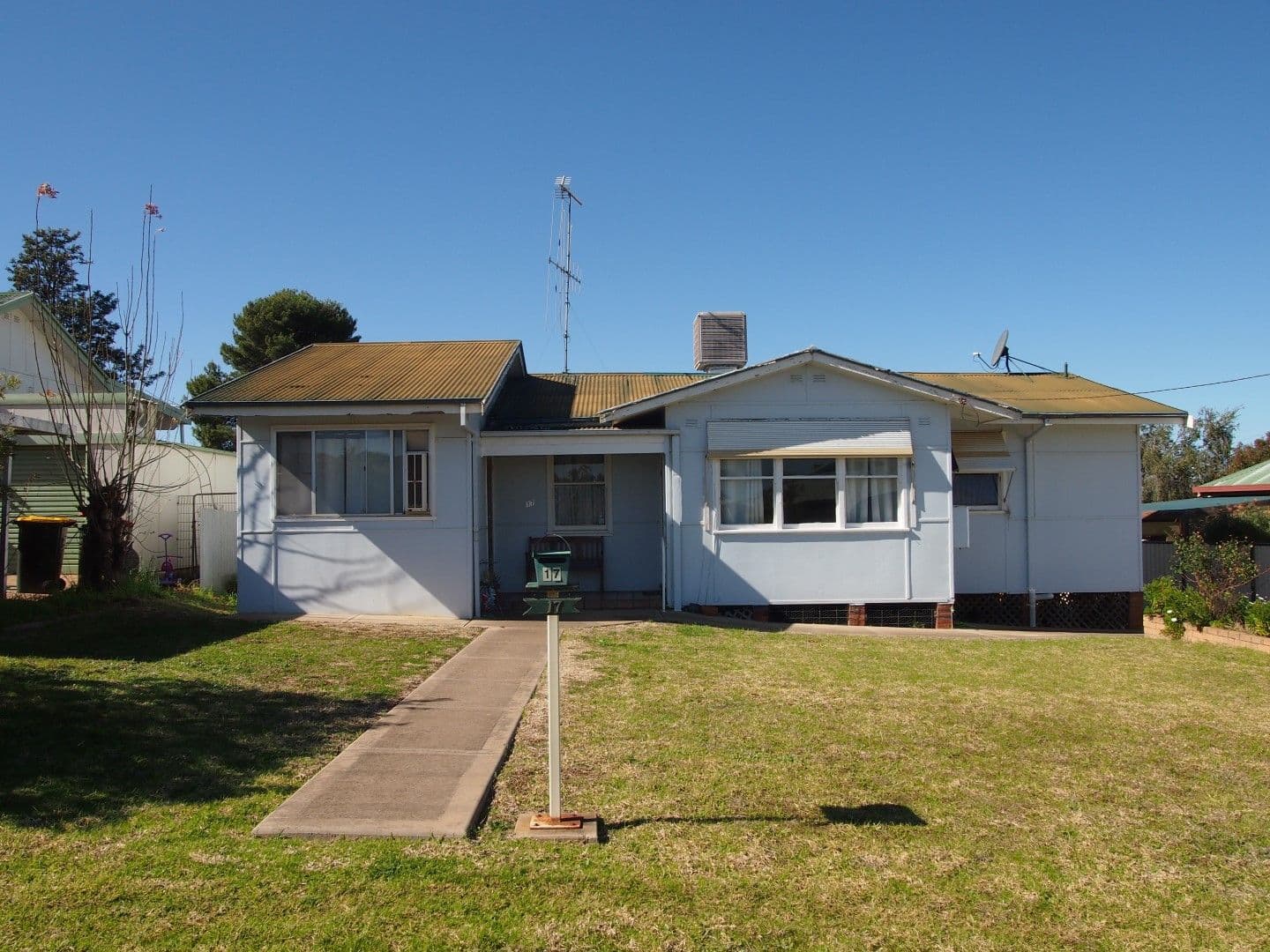 17 Dalley Street, PARKES NSW 2870, Parkes - Image 1