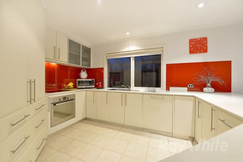 4 Cairn Curren Close, ROWVILLE VIC 3178, Rowville - Thumbnail 2