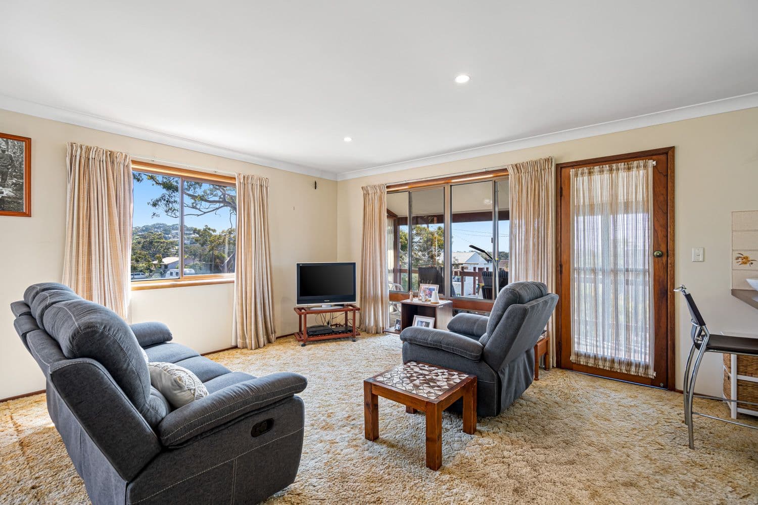 6 Sabrina Avenue, Bateau Bay NSW 2261, Bateau Bay - Thumbnail 2