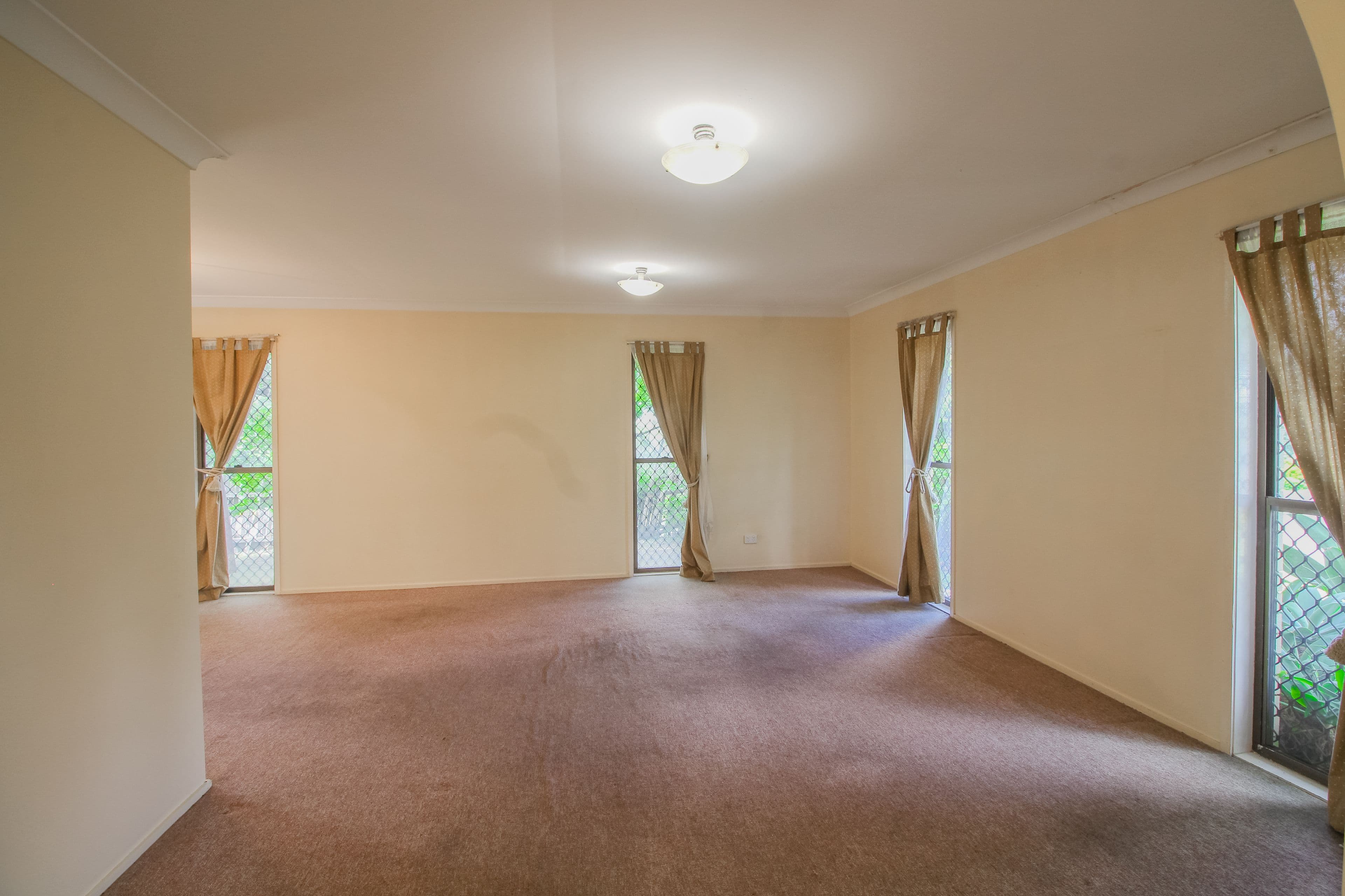 12 Ferguson Street, North Ipswich QLD 4305, North Ipswich - Thumbnail 2