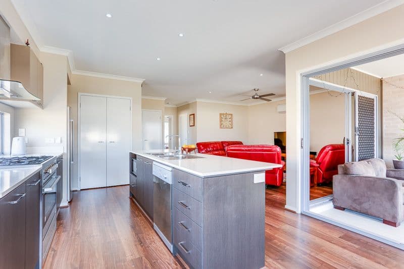 8 Hyssop Place, Springfield Lakes QLD 4300, Springfield Lakes - Thumbnail 2
