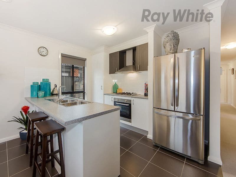 15 Michael Place, Point Cook VIC 3030, Point Cook - Thumbnail 4