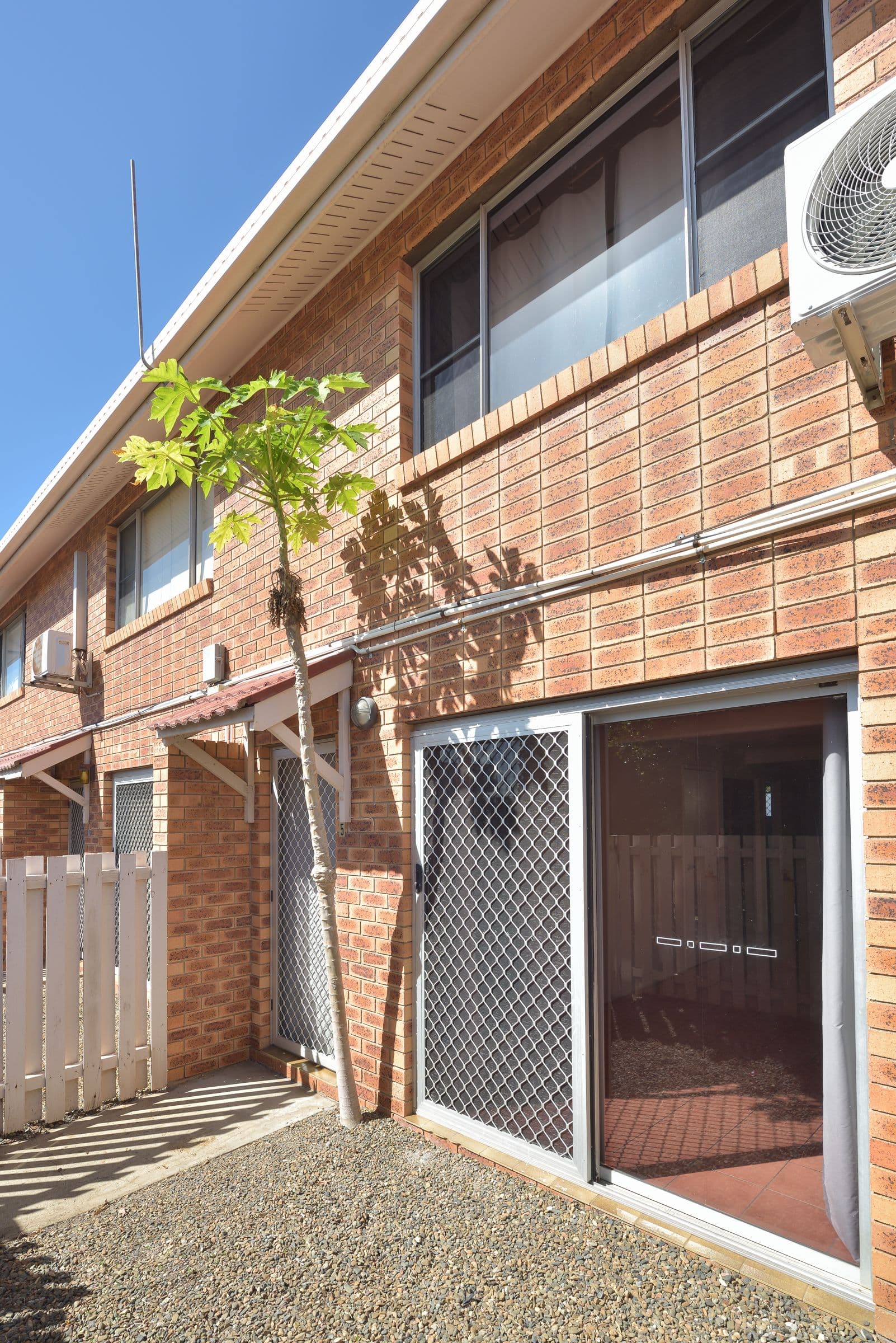 7 Eden Street, South Gladstone QLD 4680, South Gladstone - Thumbnail 2