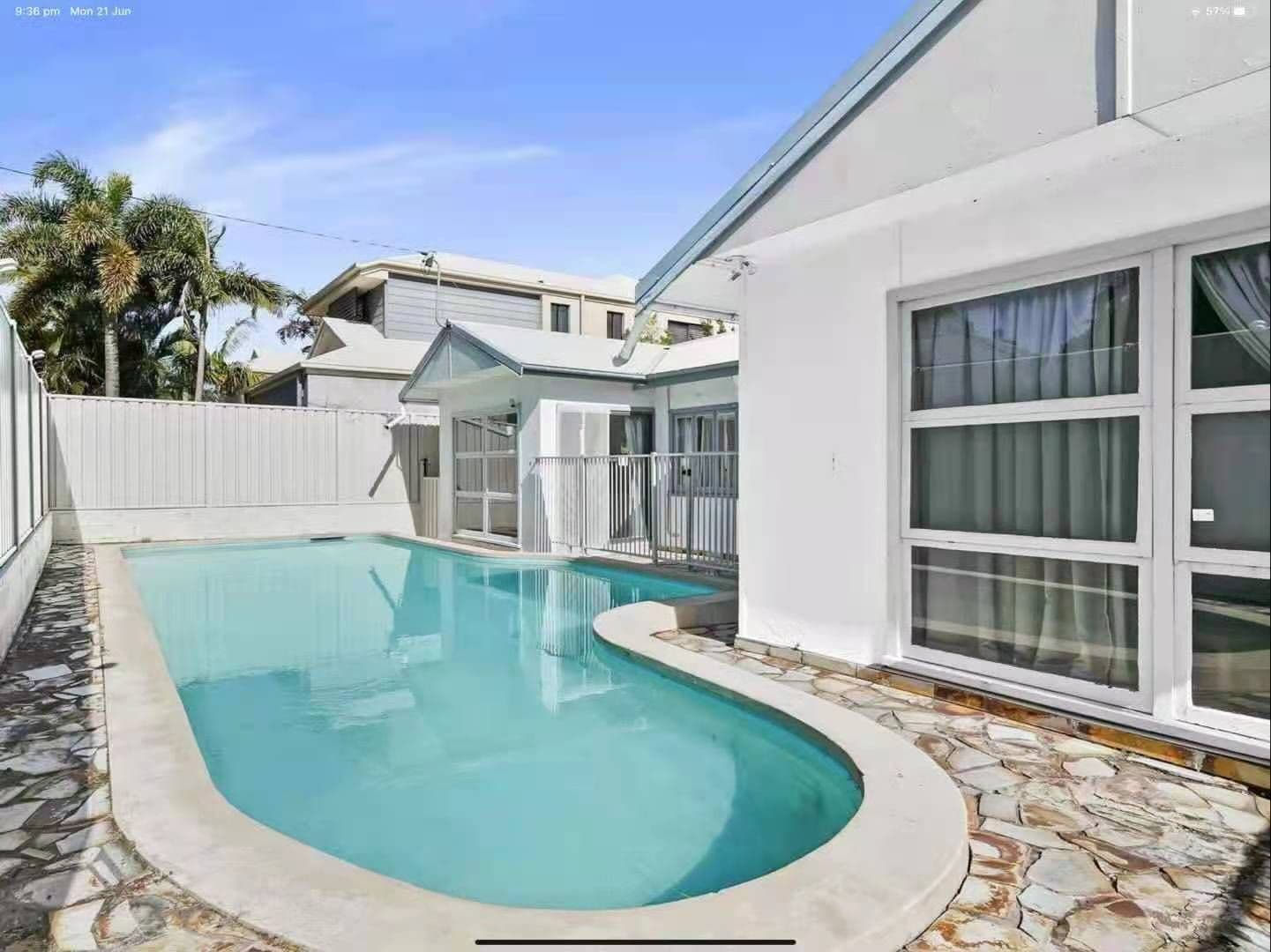 1 Harcourt Crescent, Southport QLD 4215, Southport - Thumbnail 2