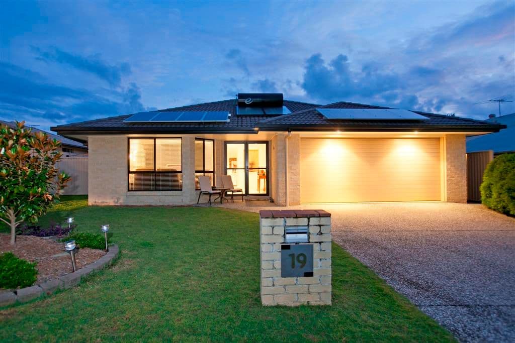 19 Bryce Place, BIRKDALE QLD 4159, Birkdale - Thumbnail 2