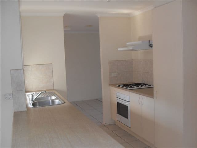 81 Willmott Drive, CRAIGIEBURN VIC 3064, Craigieburn - Thumbnail 3