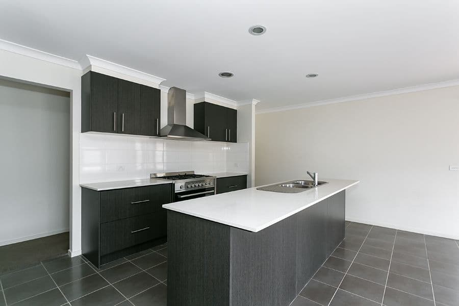7 Maple Close, MELTON WEST VIC 3337, Melton West - Thumbnail 2