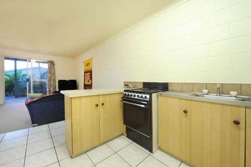 6 St Martins Lane, CANNONVALE QLD 4802, Cannonvale - Thumbnail 3