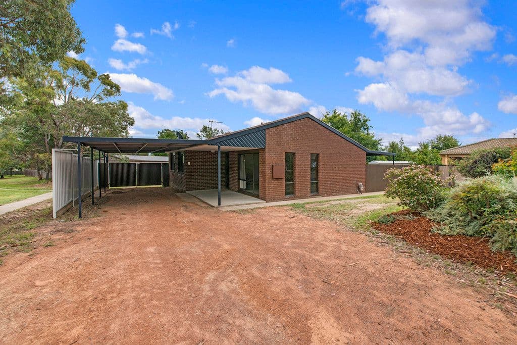 16 Australie Close, Gilmore ACT 2905, Gilmore - Image 1