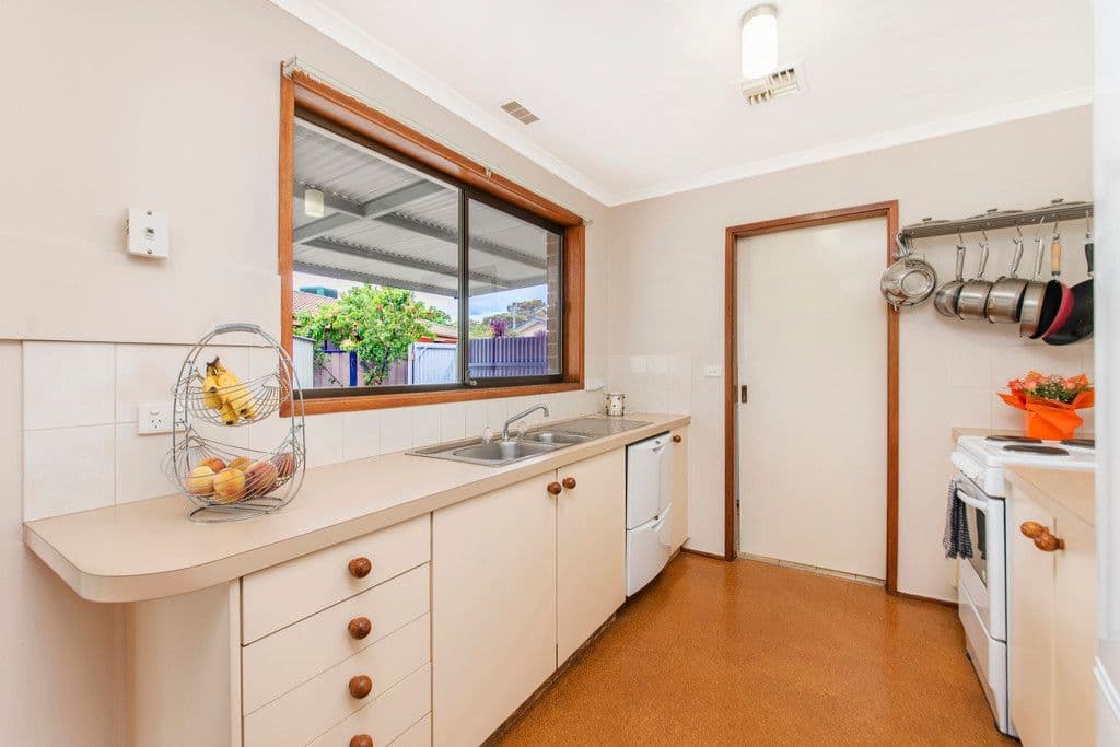 16 Australie Close, Gilmore ACT 2905, Gilmore - Thumbnail 2