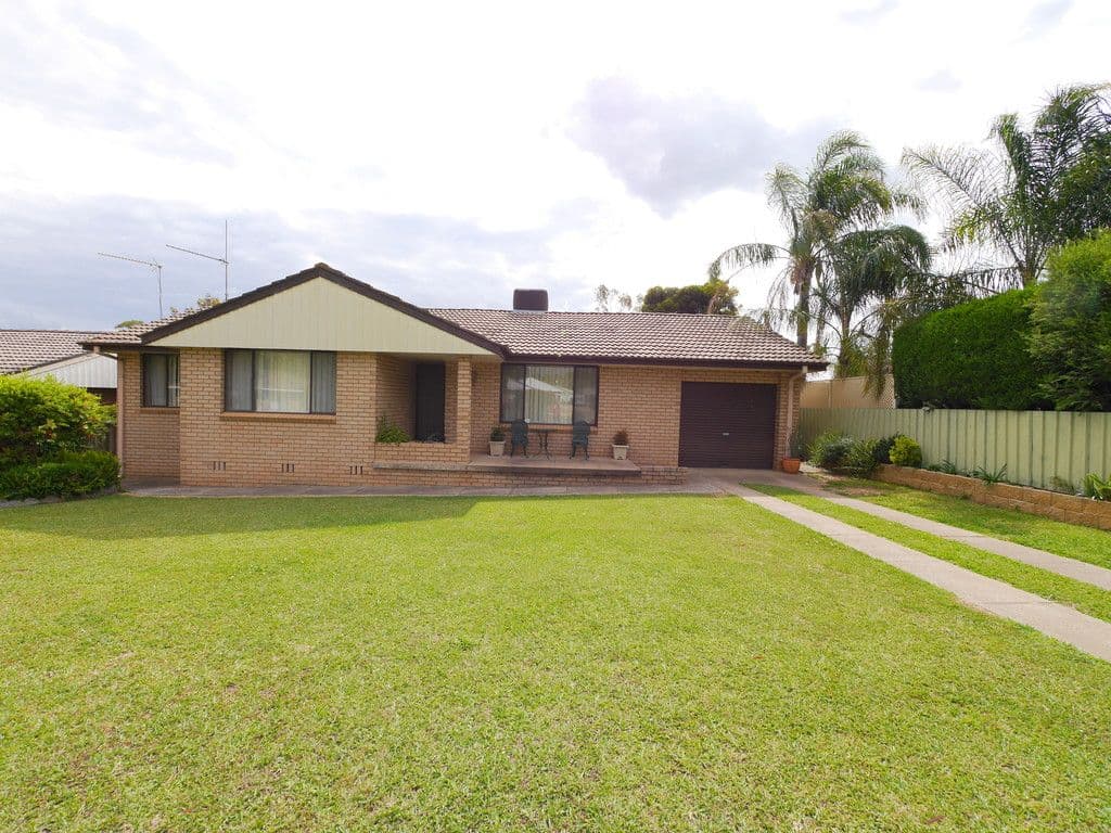 1 Coolabah Crescent, Cowra - Image 1