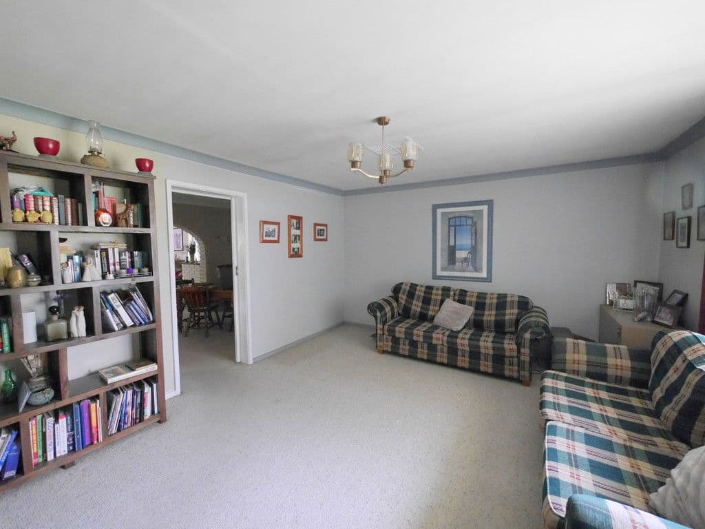 1 Coolabah Crescent, Cowra - Thumbnail 2
