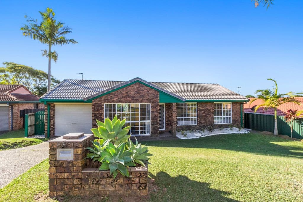 6 Nandina Terrace, Banora Point - Image 1