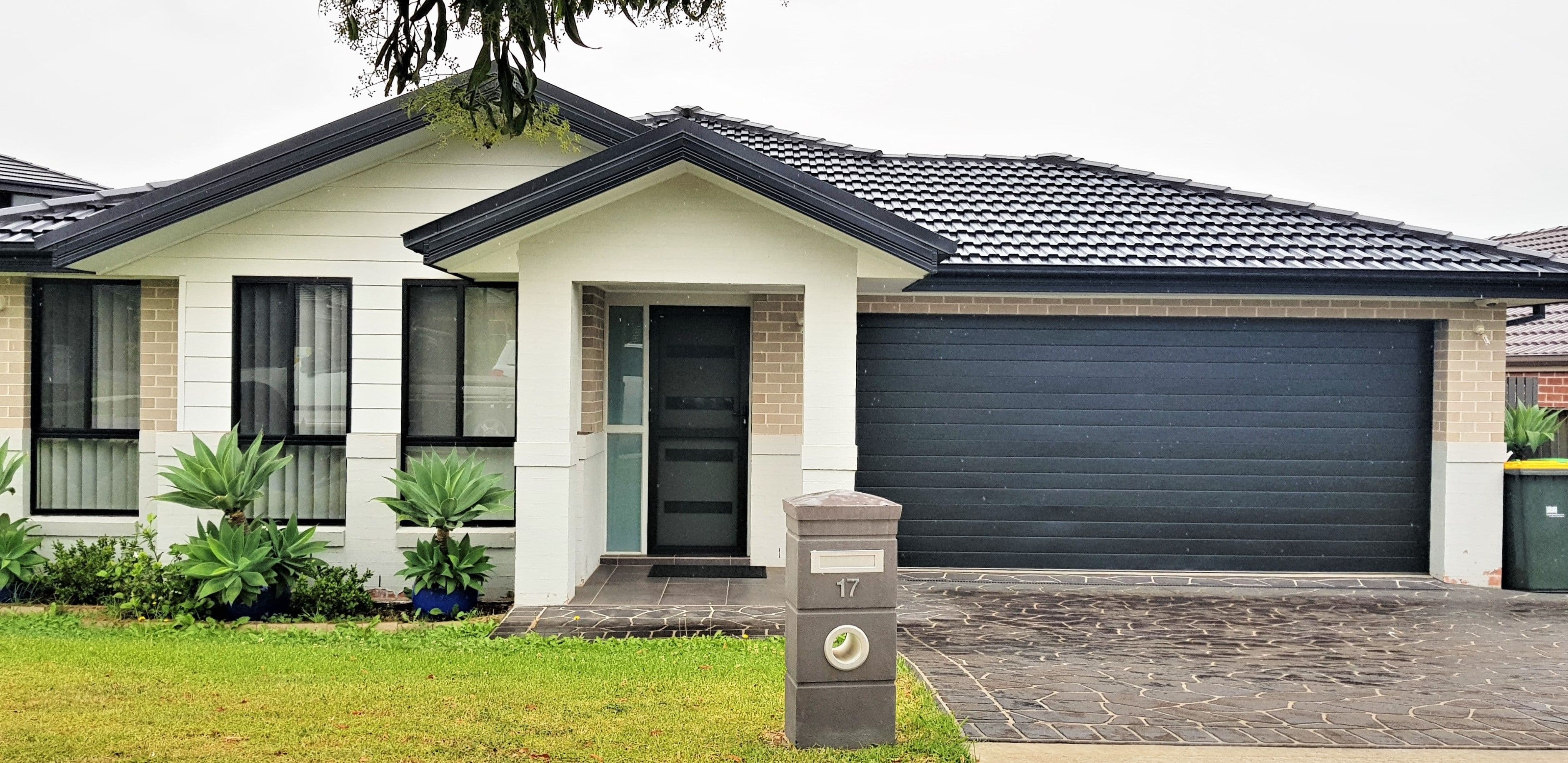 17 Ivor Avenue, Middleton Grange - Image 1