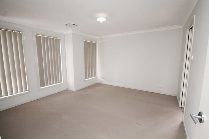 17 Ivor Avenue, Middleton Grange - Thumbnail 4