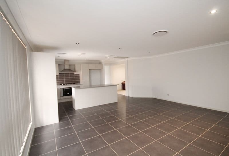 17 Ivor Avenue, Middleton Grange - Thumbnail 5