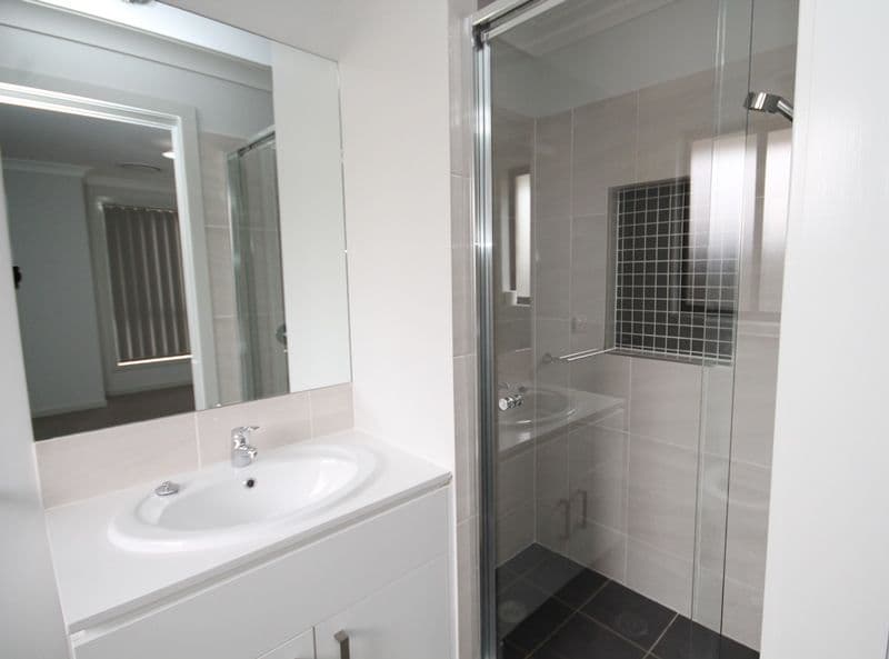 17 Ivor Avenue, Middleton Grange - Thumbnail 7