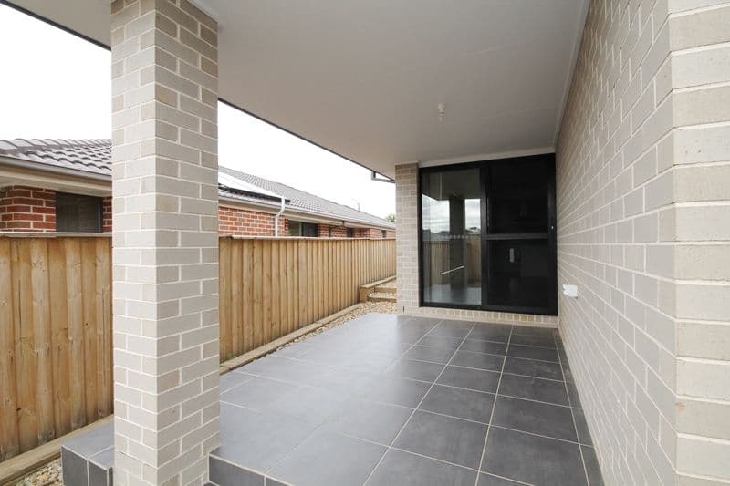 17 Ivor Avenue, Middleton Grange - Thumbnail 8