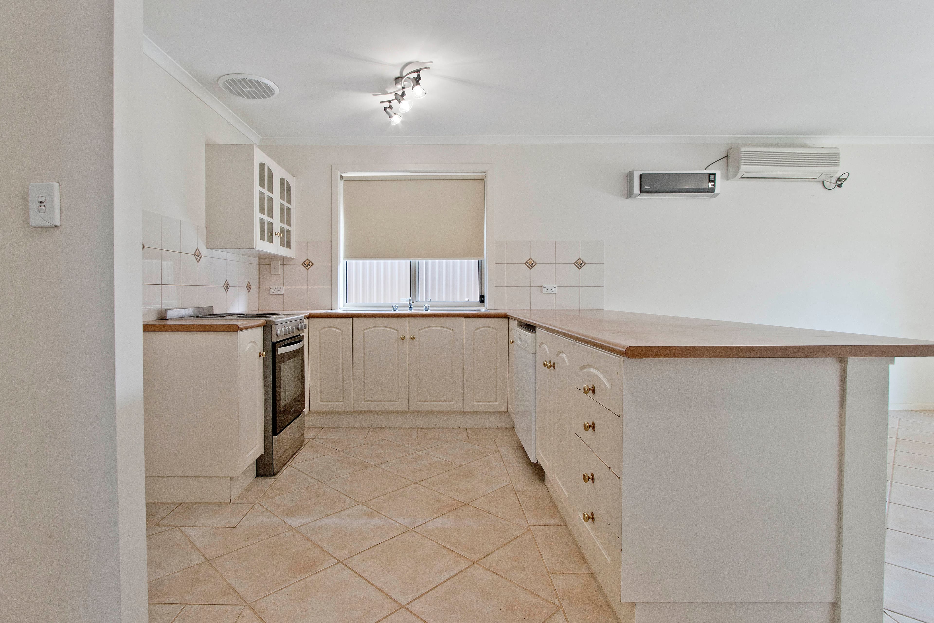 24 Lachlan Street, Ferryden Park SA 5010, Ferryden Park - Thumbnail 2