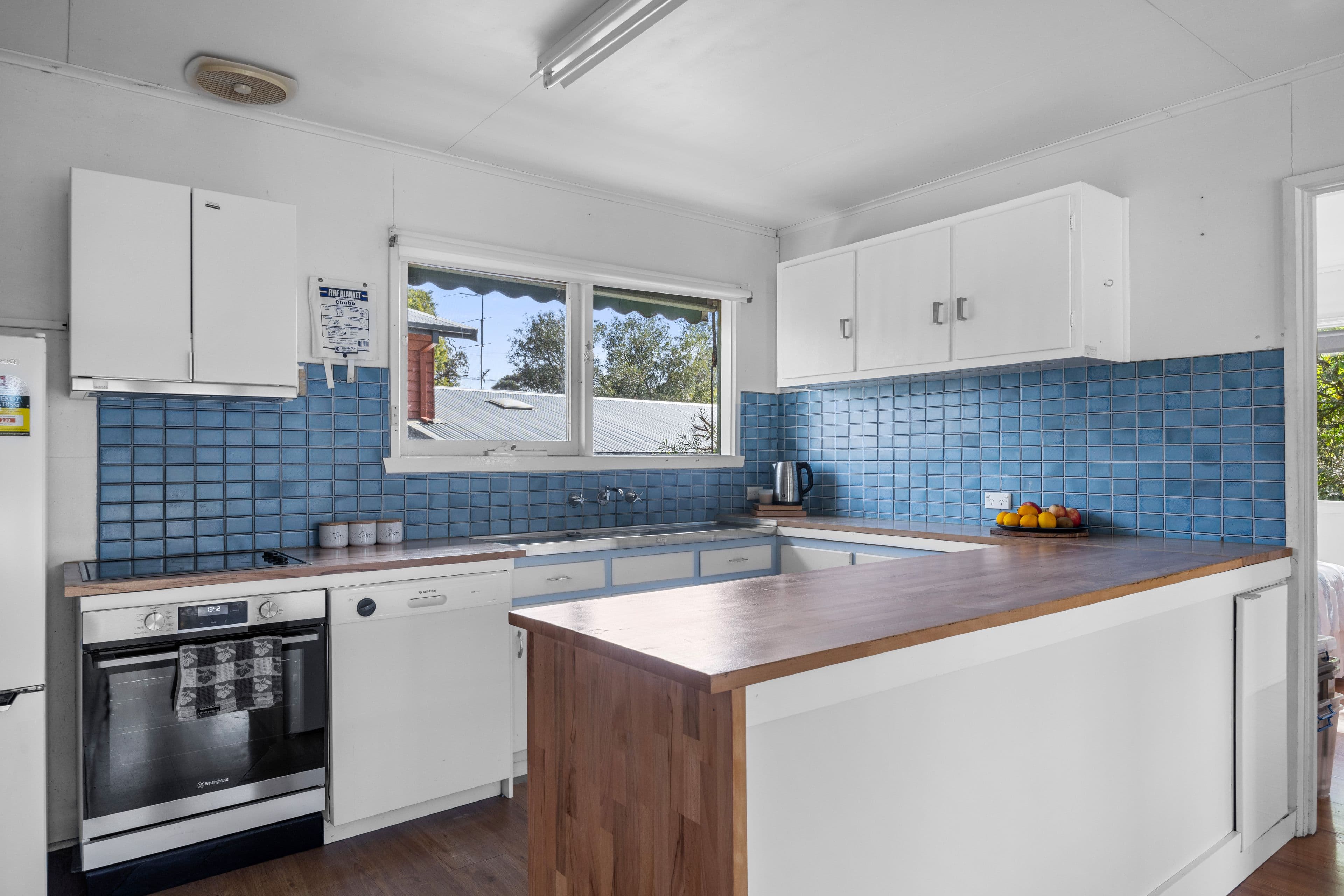 10 Lohr Avenue, Inverloch VIC 3996, Inverloch - Thumbnail 2