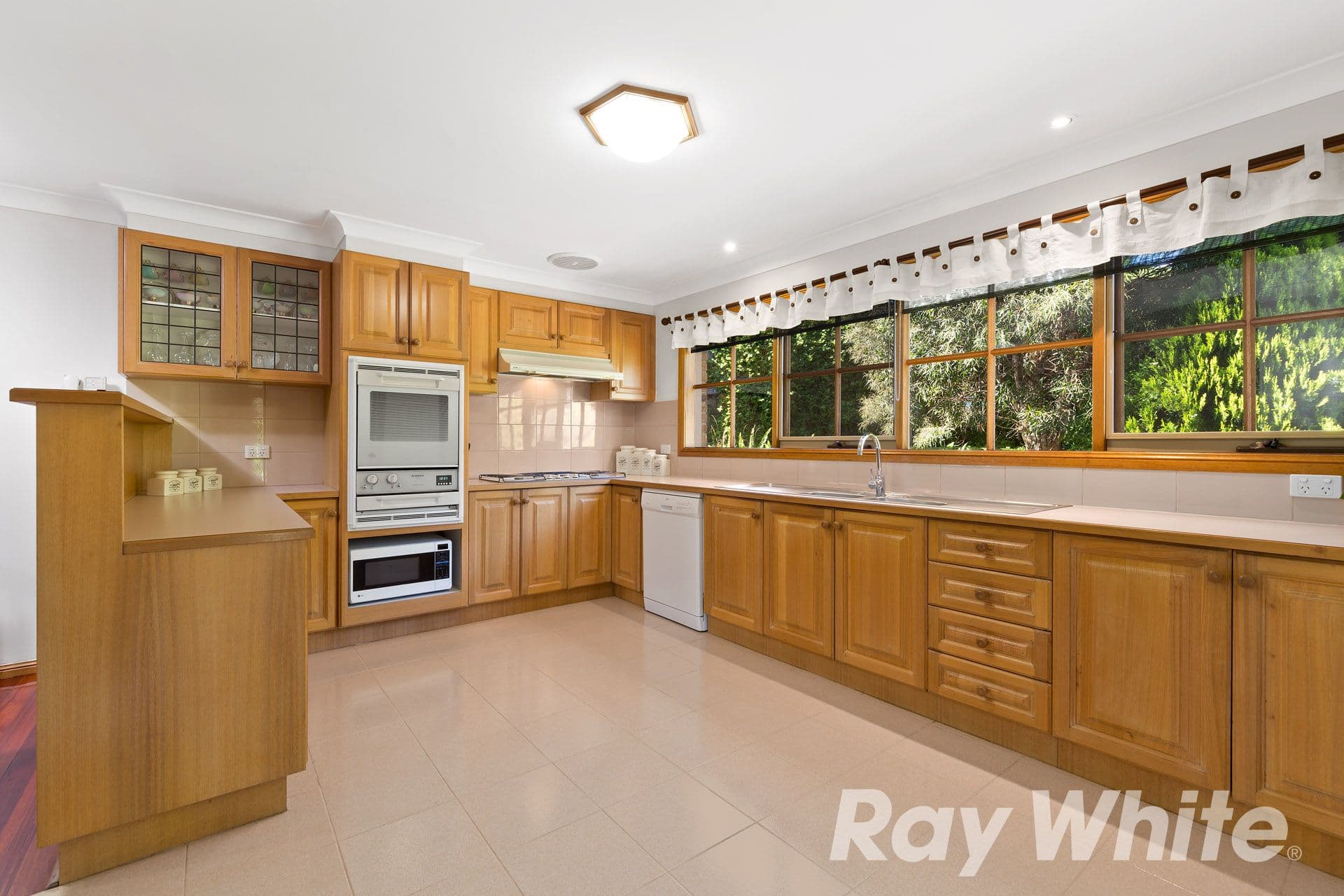 3 Sandhurst Court, Eltham VIC 3095, Eltham - Thumbnail 2
