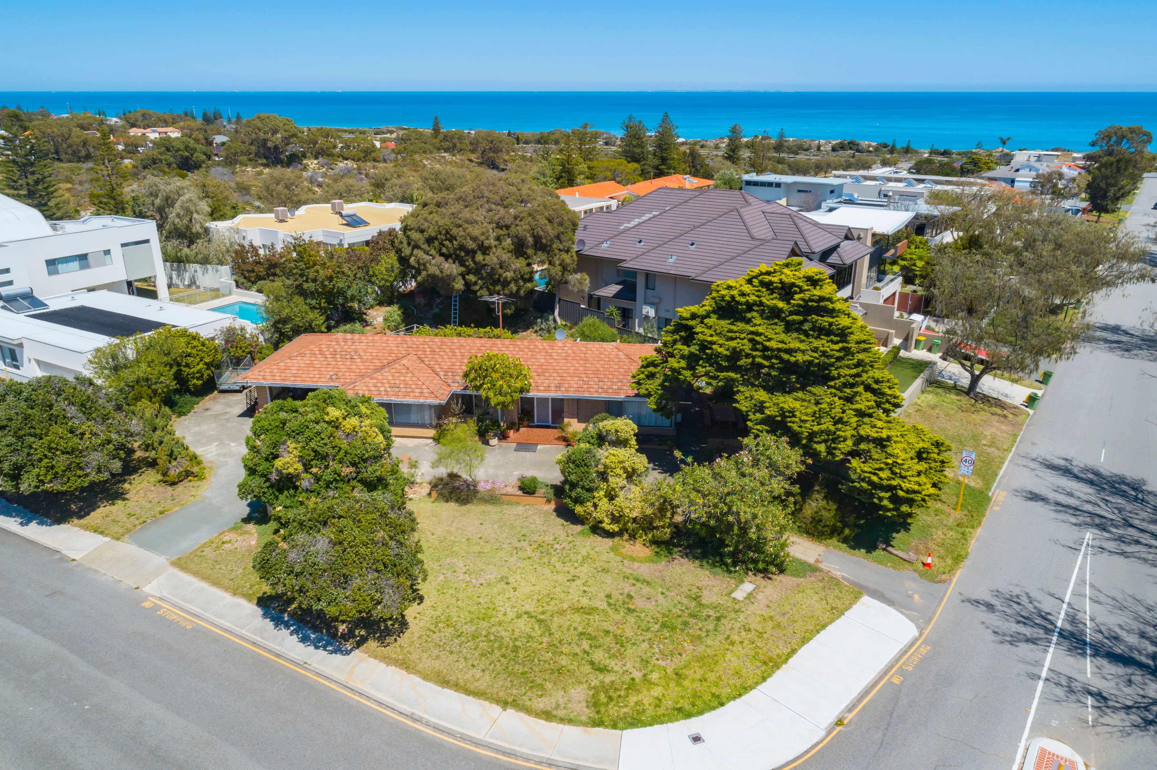 3 Dupont Avenue, City Beach WA 6015, City Beach - Thumbnail 2