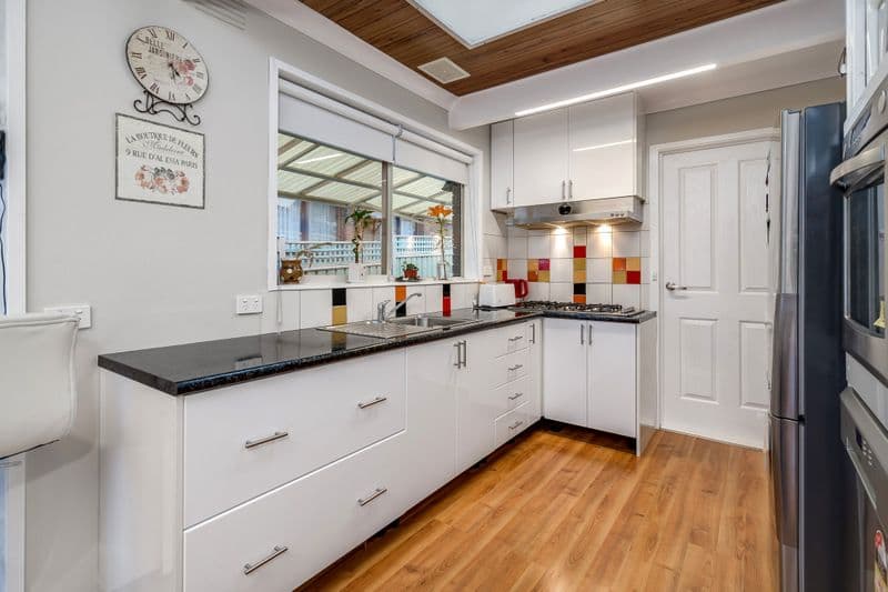 8 Gillingham Street, WATSONIA NORTH VIC 3087, Watsonia North - Thumbnail 2