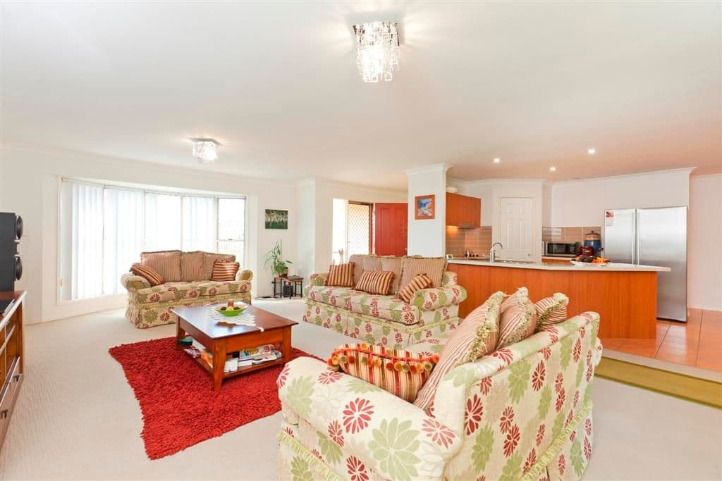15 Manor Crescent, WAKERLEY QLD 4154, Wakerley - Thumbnail 2