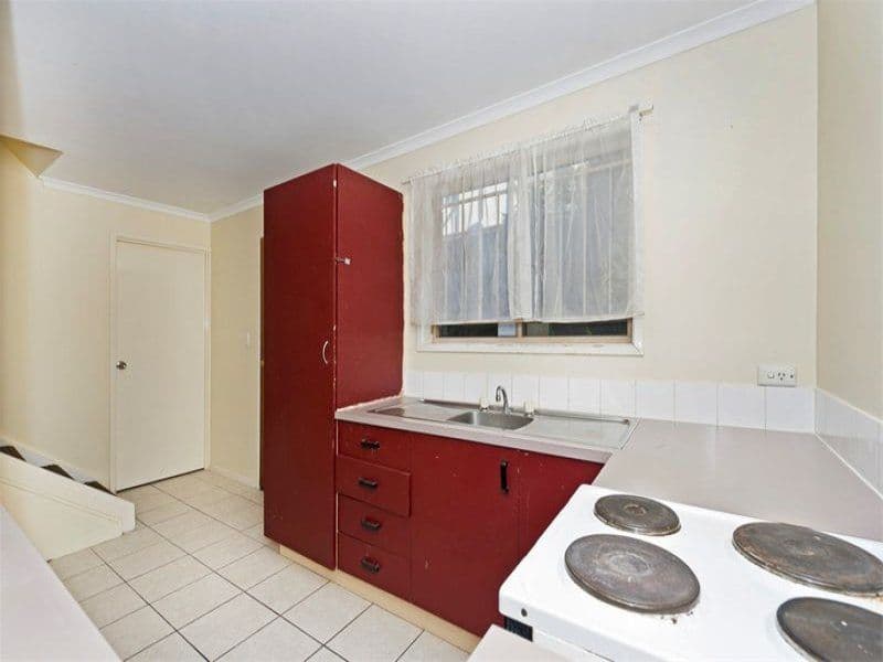 6 Pendlebury Court, EDENS LANDING QLD 4207, Edens Landing - Thumbnail 2