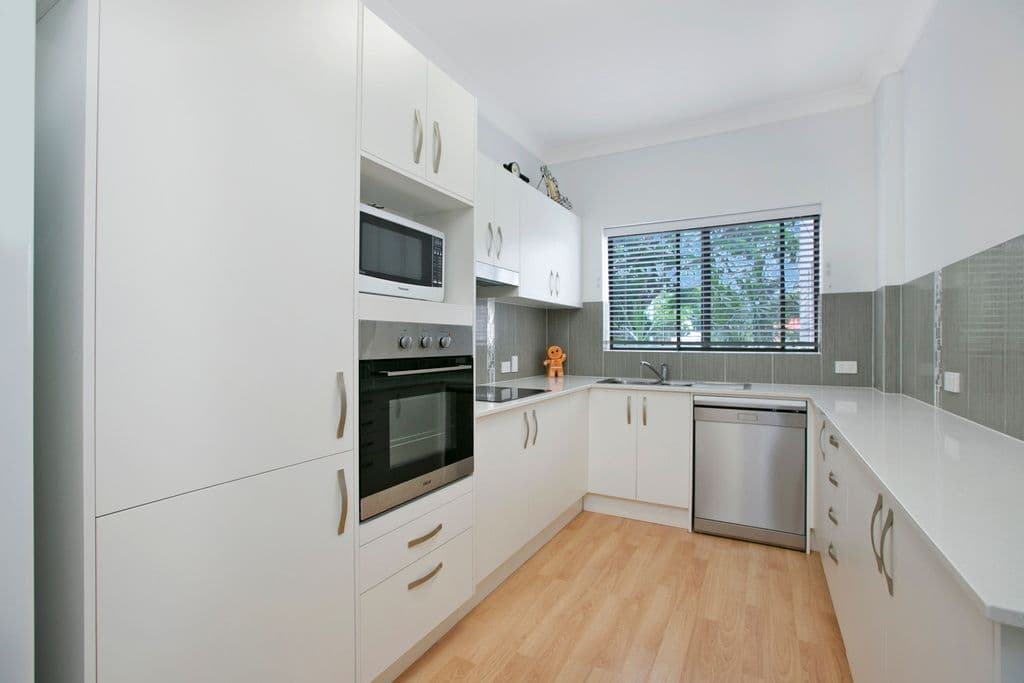 36 Rolle Street, Holland Park West QLD 4121, Holland Park West - Thumbnail 3