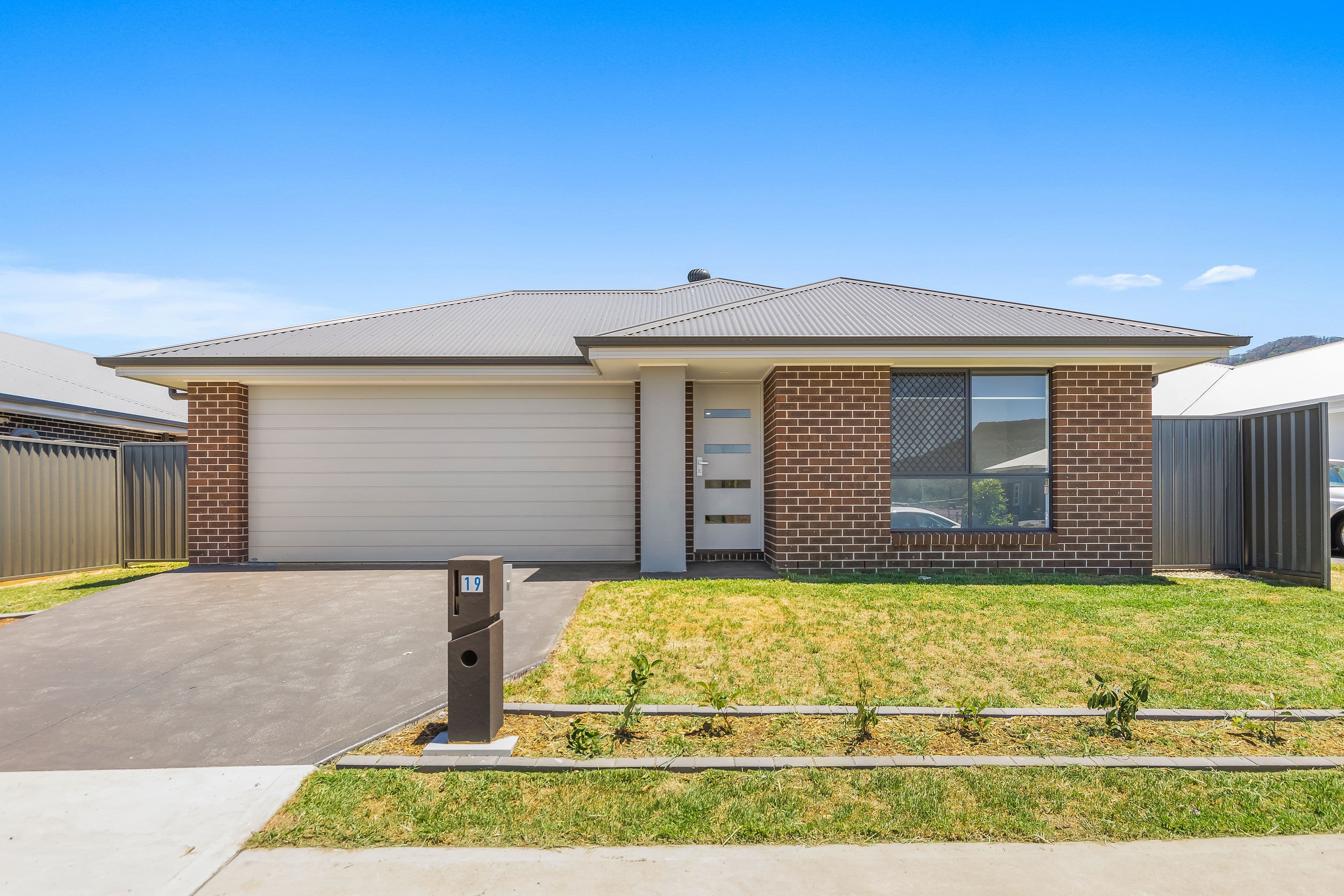 19 Acland Drive, Horsley - Image 1