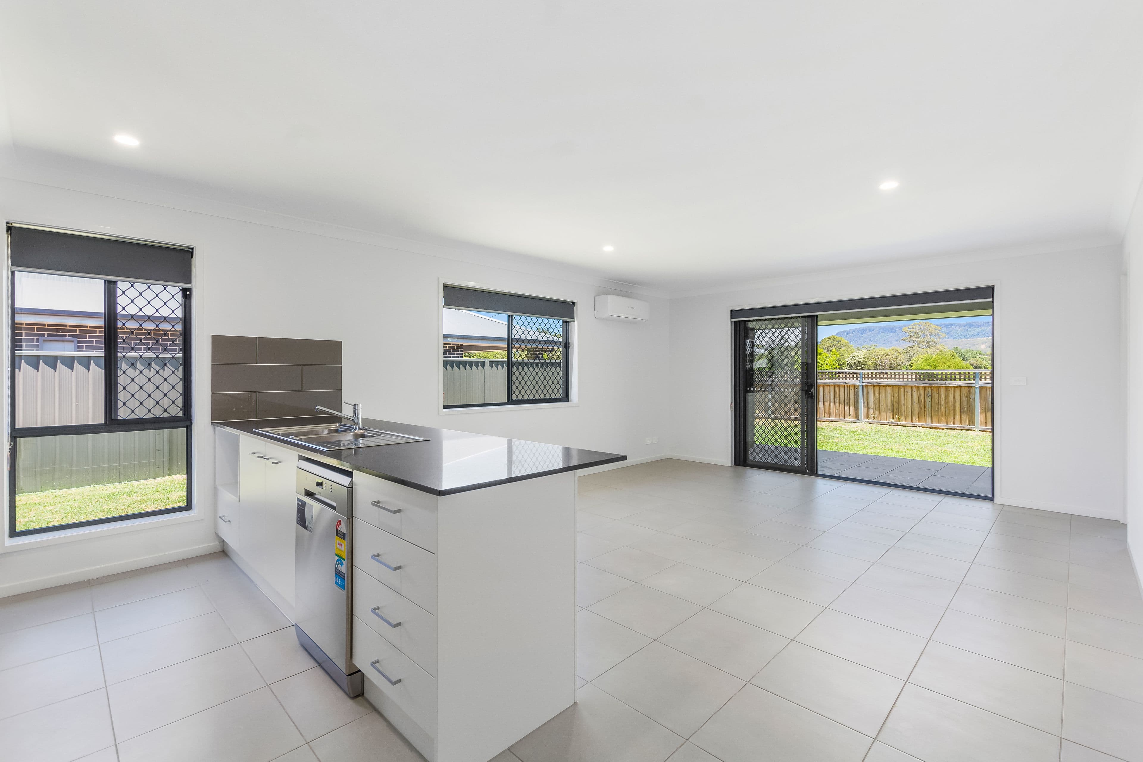 19 Acland Drive, Horsley - Thumbnail 2
