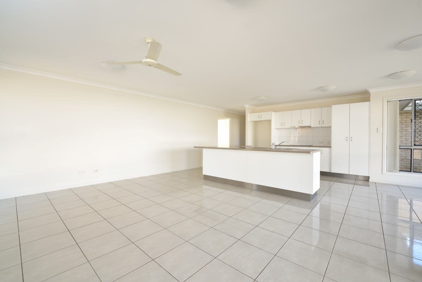 48 Iris Road, Kirkwood QLD 4680, Kirkwood - Thumbnail 3