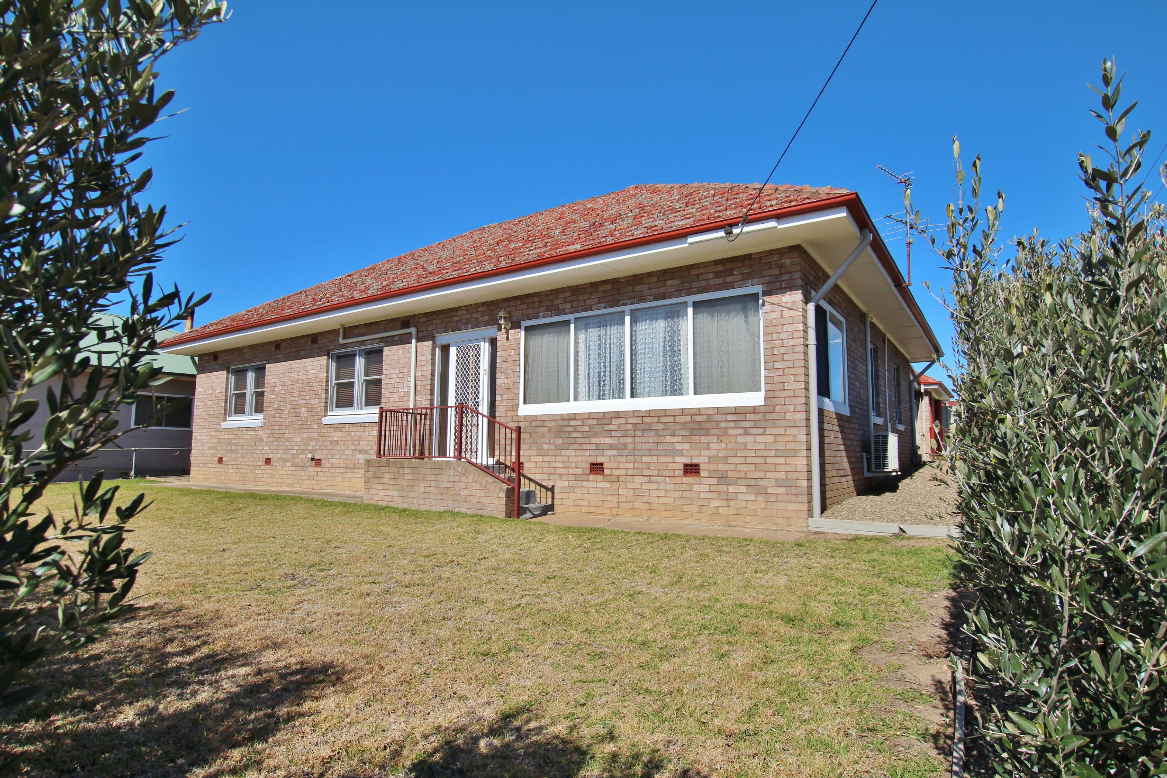 12 Currawong Street, Young - Image 1