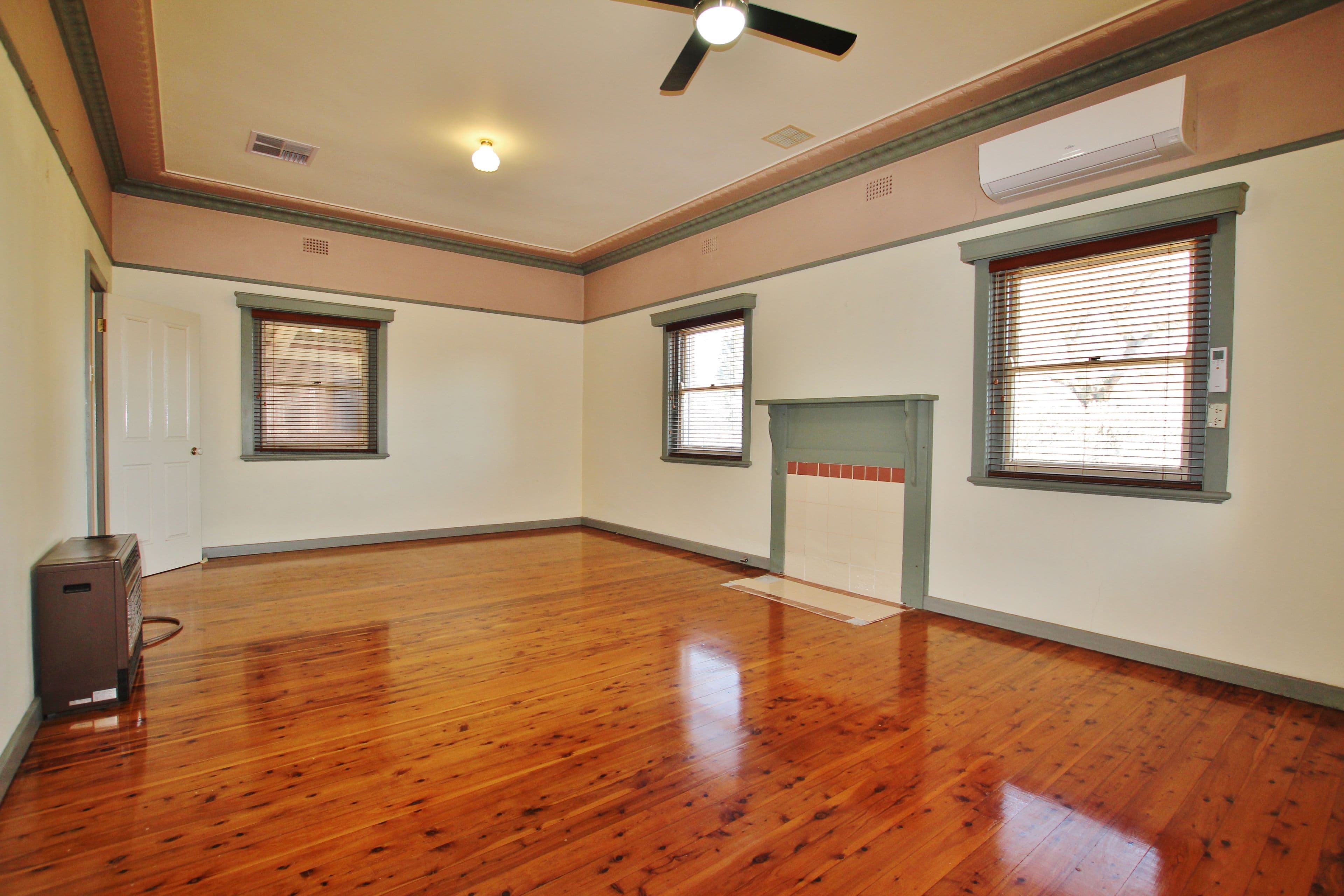 12 Currawong Street, Young - Thumbnail 4