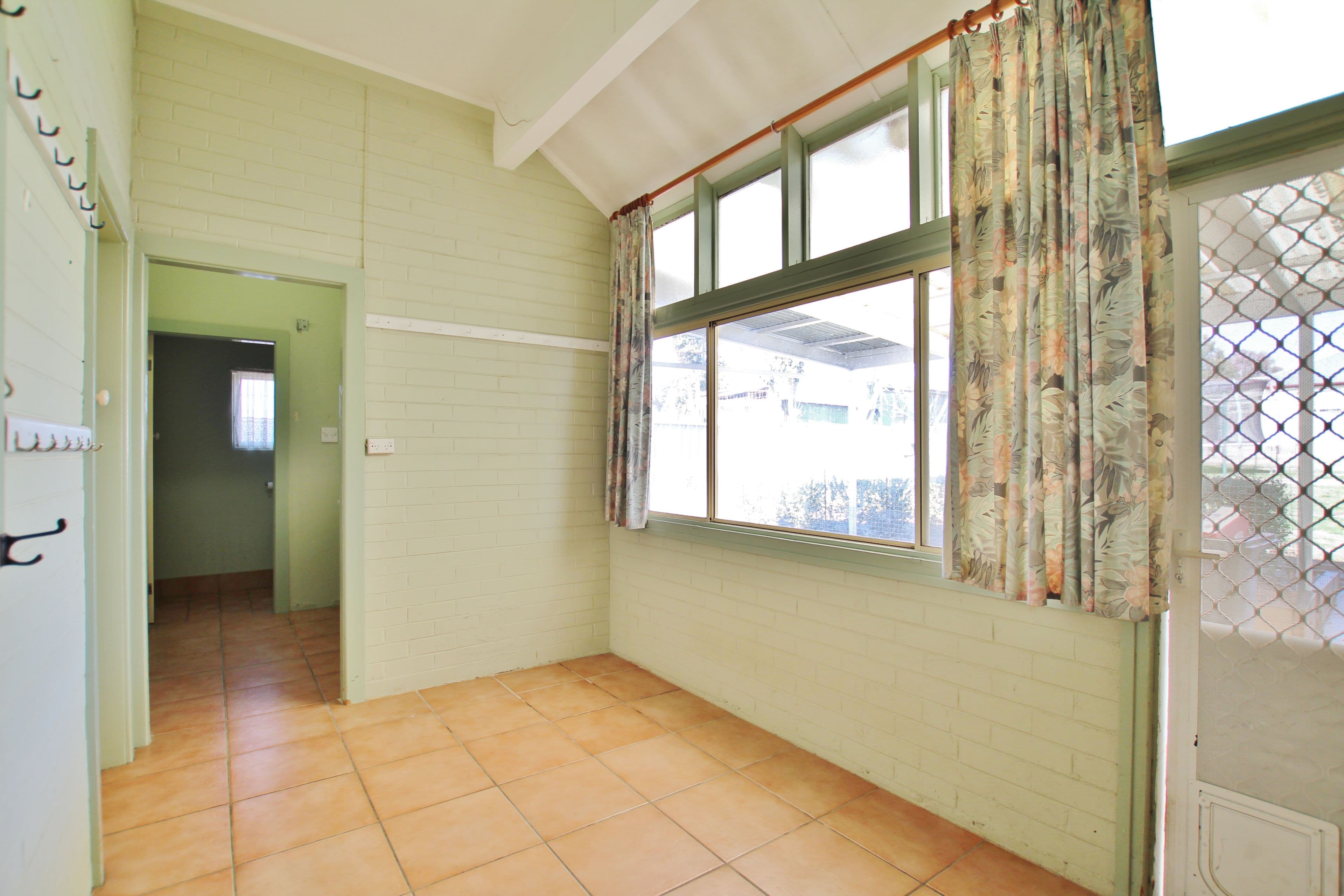 12 Currawong Street, Young - Thumbnail 8