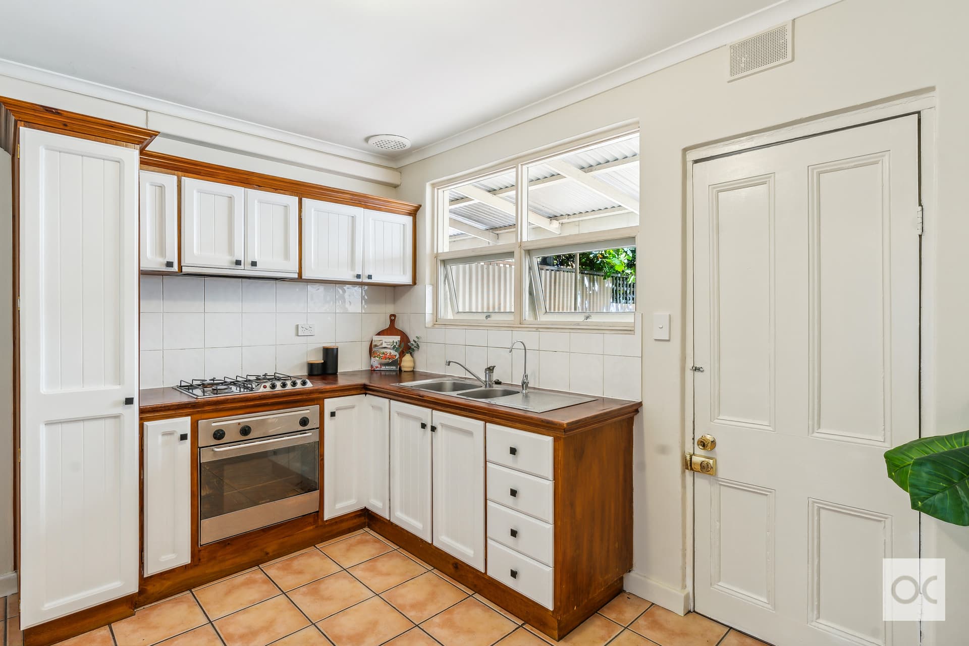 1B Dew Street, Mile End - Thumbnail 8