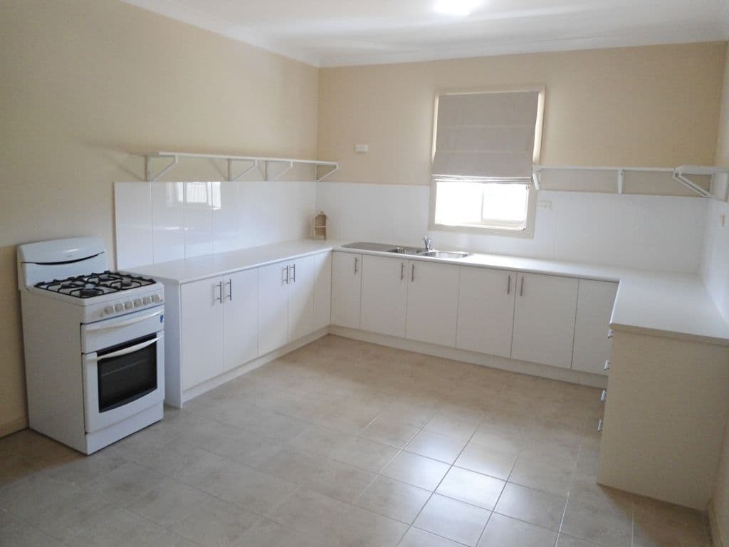 207 Sutton Street, Cootamundra - Thumbnail 2