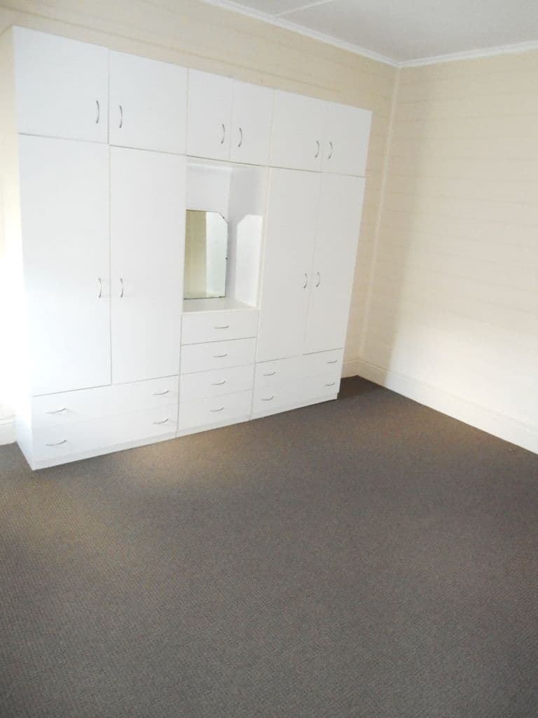 207 Sutton Street, Cootamundra - Thumbnail 4