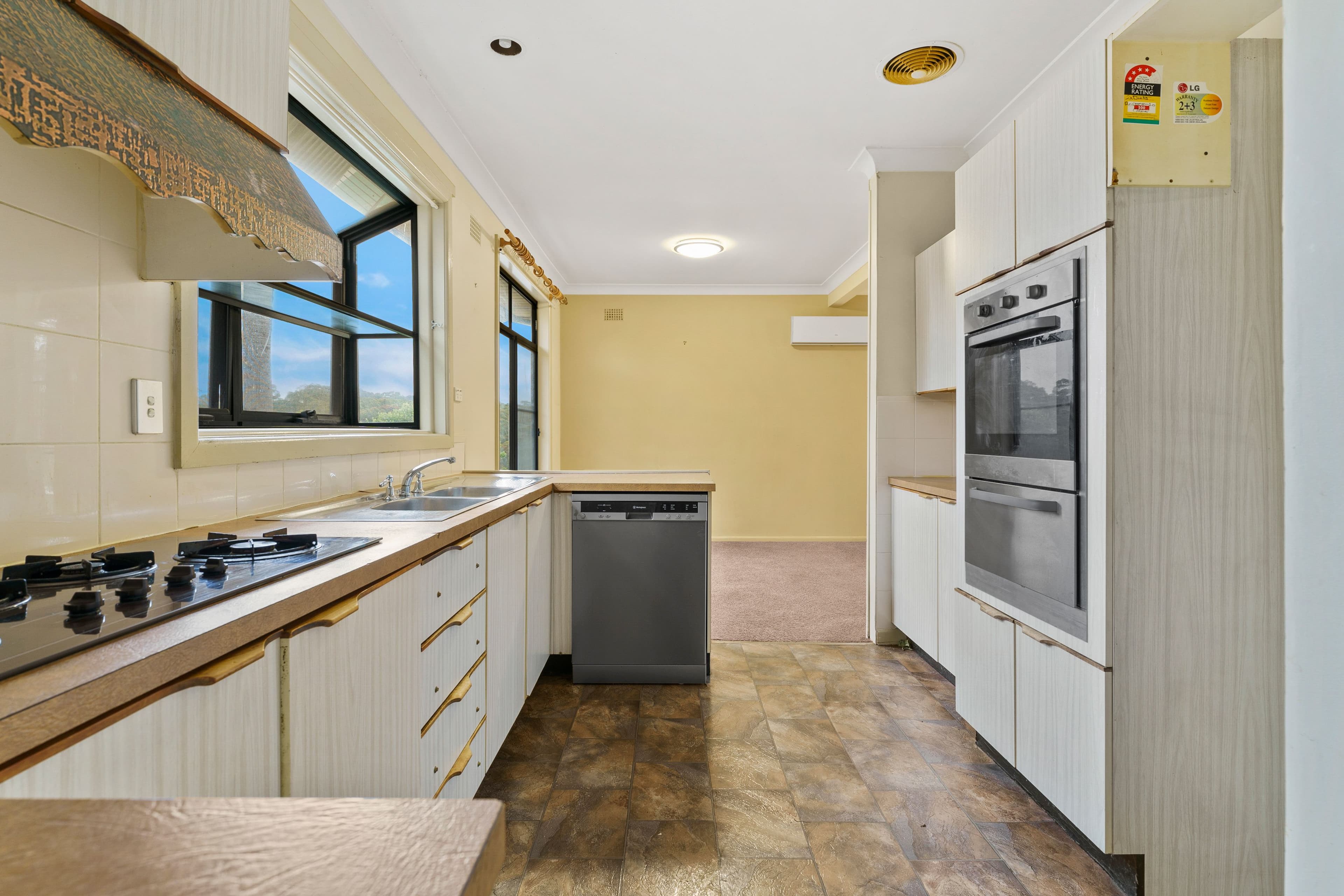 1 Bayview Road, Peakhurst Heights NSW 2210, Peakhurst Heights - Thumbnail 6