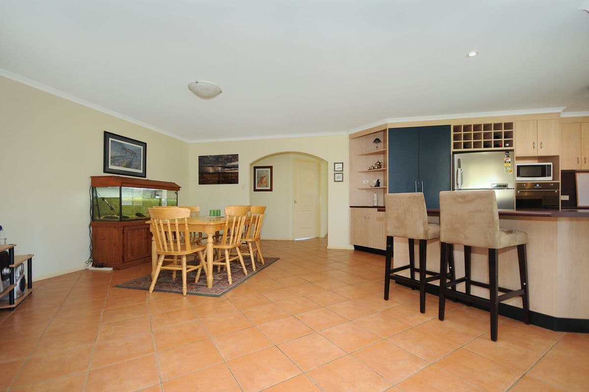 15 Olympus Court, MIDDLE RIDGE QLD 4350, Middle Ridge - Thumbnail 3
