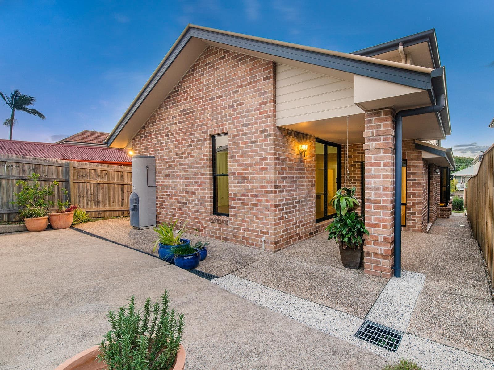 24 Waratah Avenue, Holland Park West QLD 4121, Holland Park West - Thumbnail 2