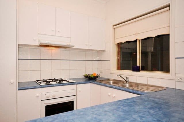 4 ROSEWOOD Place, CHIRNSIDE PARK VIC 3116, Chirnside Park - Thumbnail 3