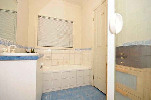 4 ROSEWOOD Place, CHIRNSIDE PARK VIC 3116, Chirnside Park - Thumbnail 6