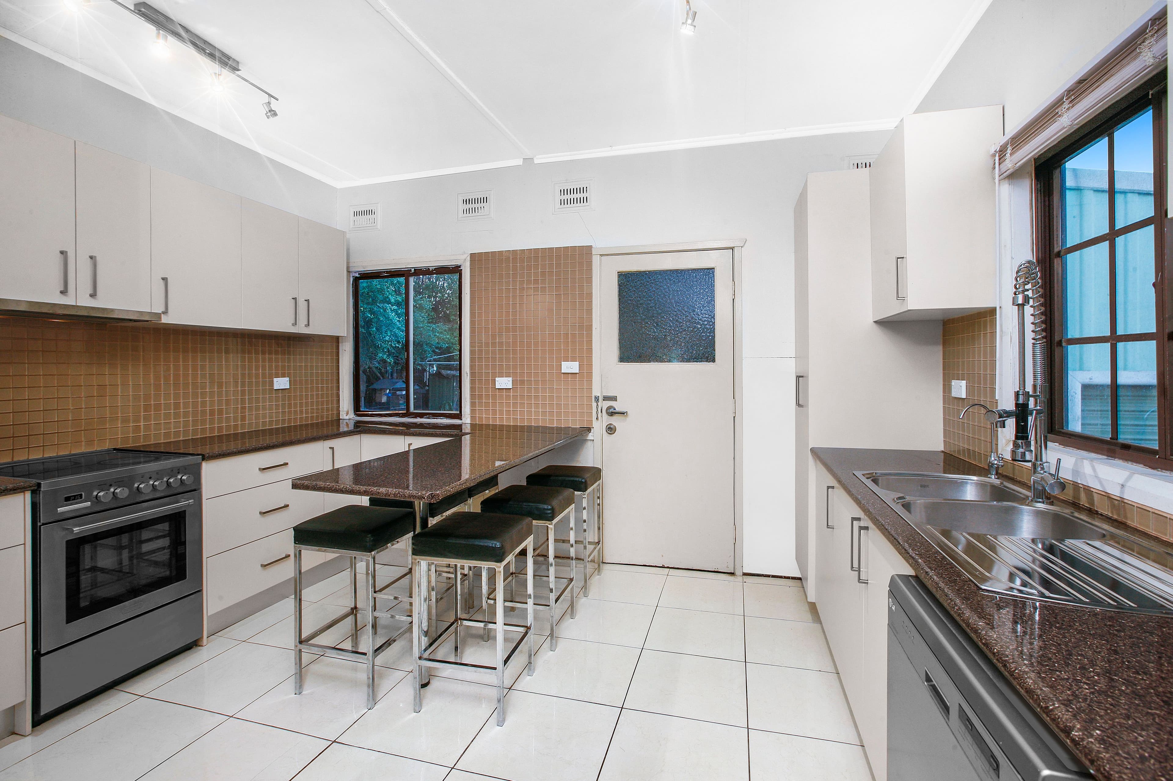 10 Renfrew Street, Guildford NSW 2161, Guildford - Thumbnail 3