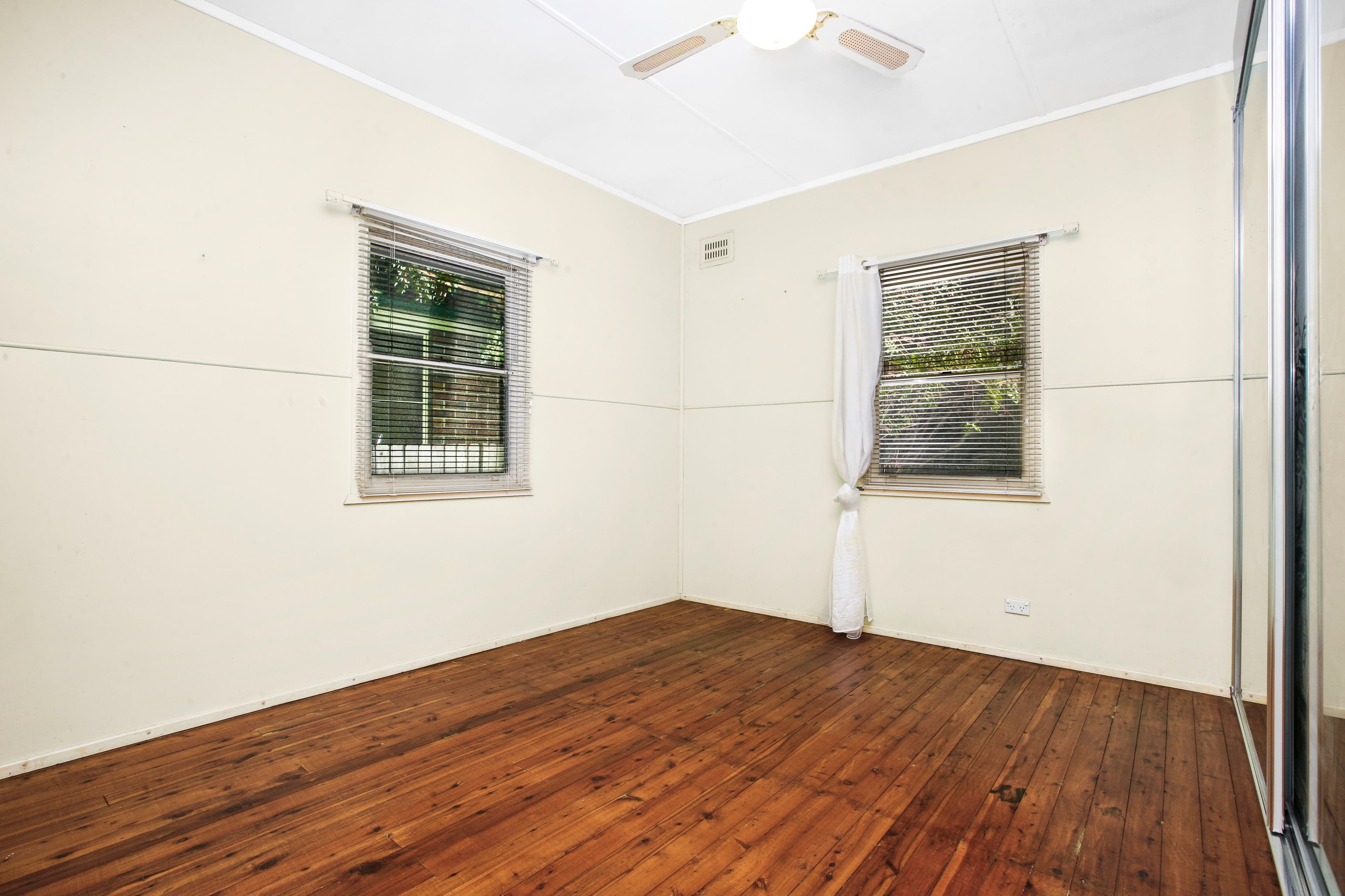 10 Renfrew Street, Guildford NSW 2161, Guildford - Thumbnail 4